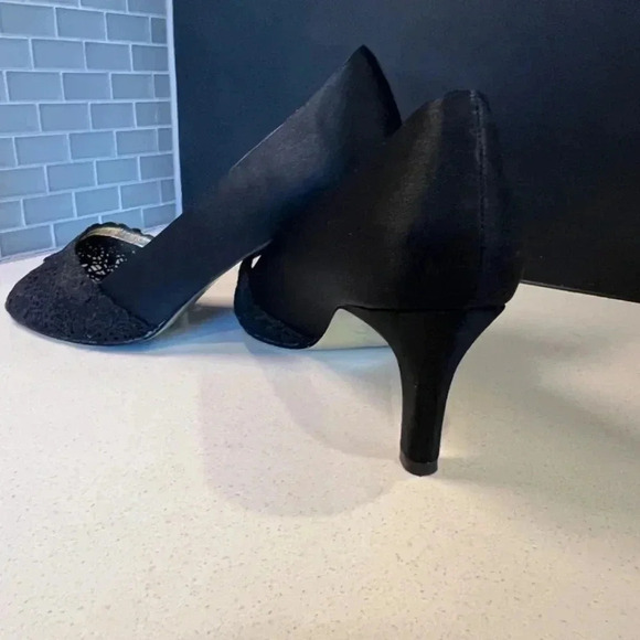 Adrianna Papell Black Peep Toe Heels - Picture 5 of 16